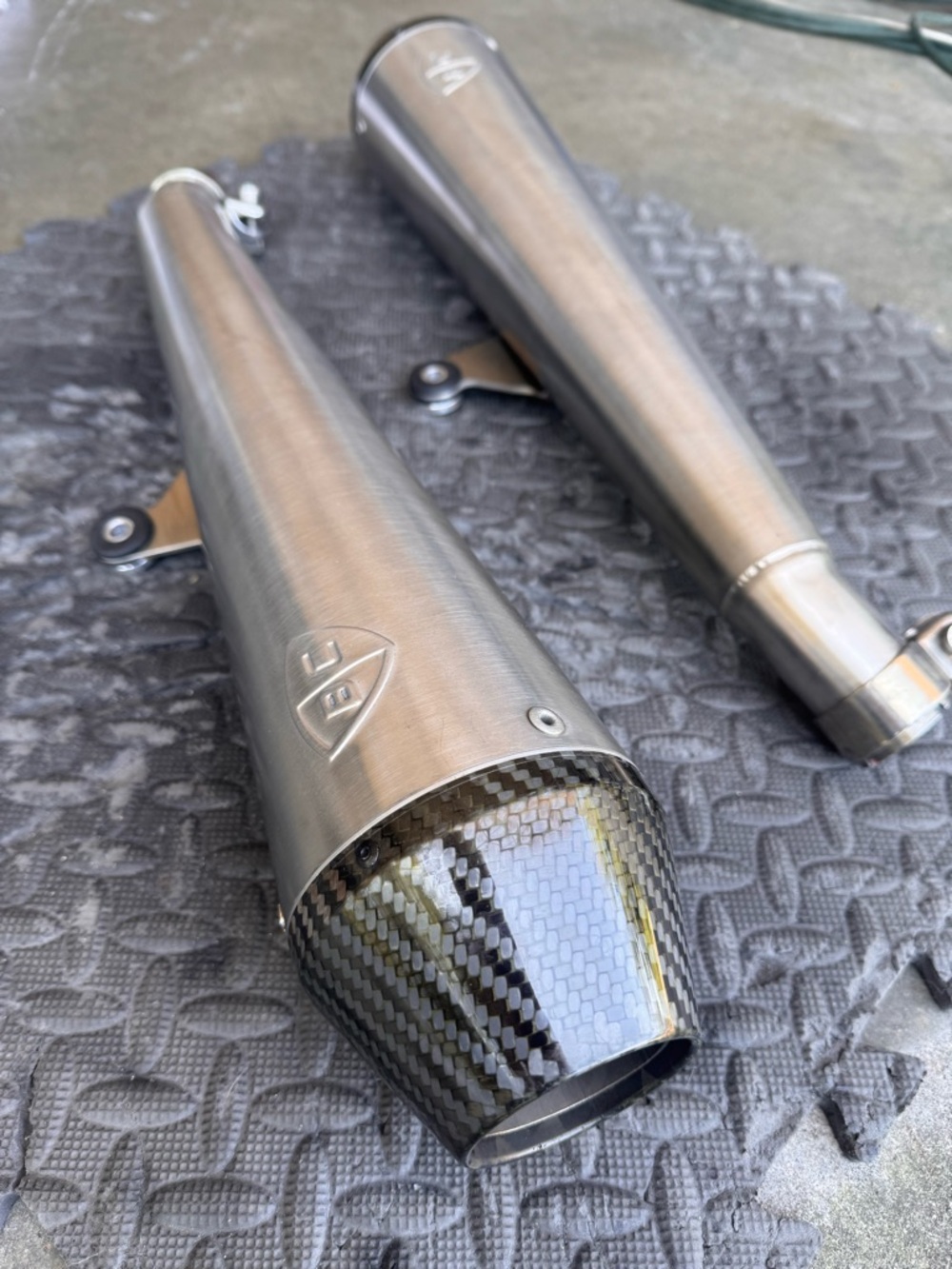 British Custom Slip-on Exhaust with Carbon Fiber End Caps for Triumph
